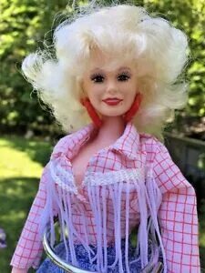 Dolly Parton Doll / Aurora Dolly Parton Coat of Many Colors 