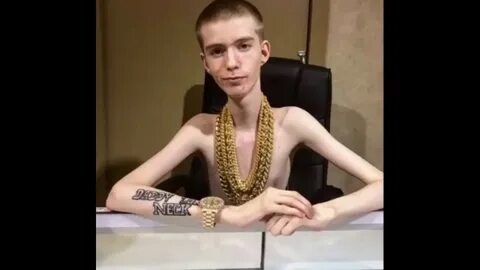 Daddy Long Neck chains too Heavy for his neck!!! - YouTube