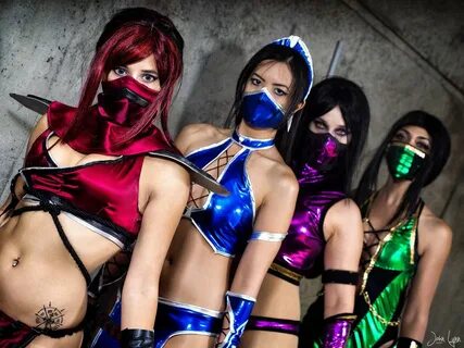 The Mortal Kombat Girls Kitana cosplay, Mortal kombat costum