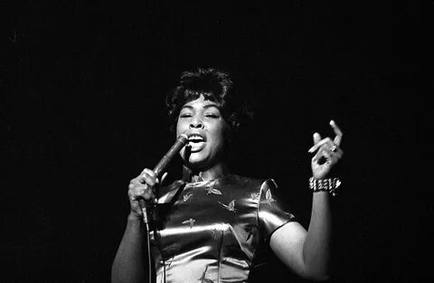 American jazz vocalist Gloria Lynne performing on stage, February 1963. 