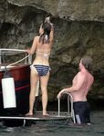 Emilia Clarke - Wearing bikini on vacation in Italy -02 GotC
