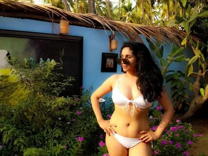 Bollywood singer Neha Bhasin bikini pictures are too hot to 