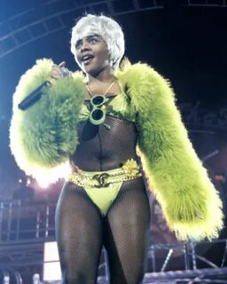 Beyonce transforms into rapper Lil' Kim for Halloween in a s