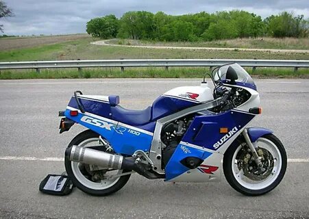 Тест-драйв мотоцикла Suzuki GSX-R1100 от Моторевю.