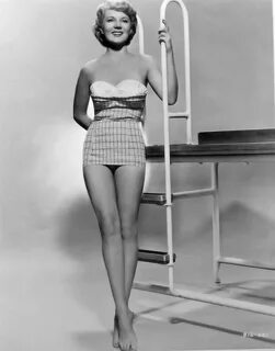 Peggie Castle Feet (20 photos) - celebrity-feet.com