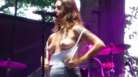 Tove lo topless - Banned Sex Tapes