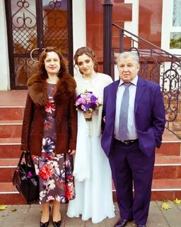 Пенза Алия Мустафина опубликовала свадебное фото с родителям