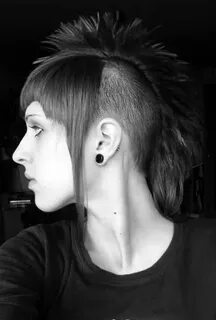 chelsea hawk b Short punk hair, Punk hair, Goth hair