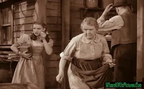 Auntie Em Wizard Of Oz Pictures Wizard of oz movie, Wizard o