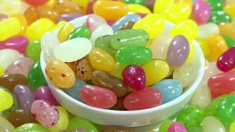 rotating jelly beans not loopable: стоковое видео (без лицен