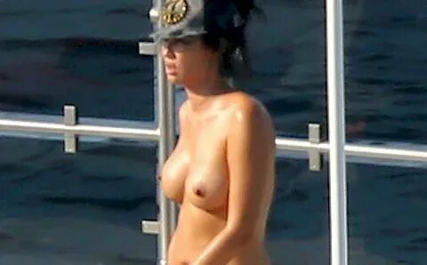 Kimora Lee Simmons Topless on a Yacht - The Nip Slip