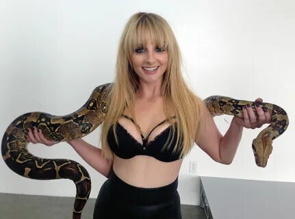 Melissa Rauch Nude Leaked Pics and Porn Video - Scandal Plan