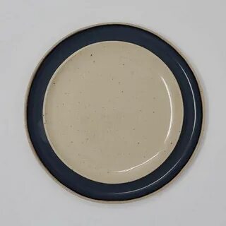 Simple stylish table setting. - Dinner plate (Galaxy) & sala