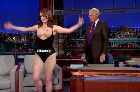 Tina fey si spoglia al david letterman show 1 - Dago fotogal