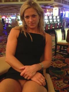 Wife wasn't wearing panties at the casino - Freakden