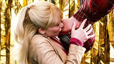 Download Spider-Man And Gwen Stacy Upside Down Kiss Scene