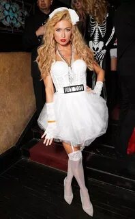 Paris Hilton Halloween Costumes Celebrity costumes, Celebrit