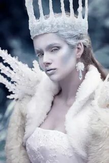 Pin by Юлия Каминская on ● ᎥᏣᏋ ● Ҩ ᘎ ᏋᏋƝ ● Ice queen costume