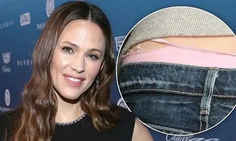 Jennifer Garner posts silly 10 year challenge photo of her r