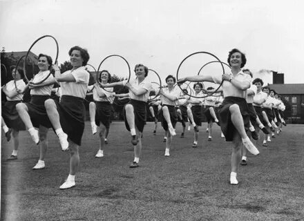20 Redonk Ways People Worked Out In The Olden Days Fit mom, 