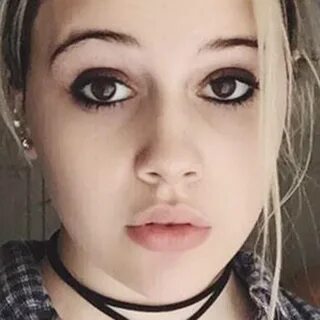 Bea Miller's Makeup Photos & Products Steal Her Style