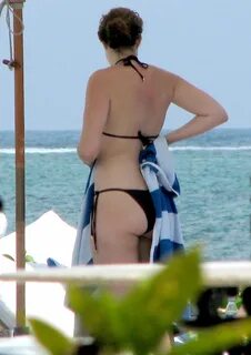 Pictures of Mandy Moore ib a black bikini - picture uploaded