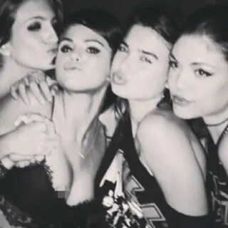 Selena Gomez Ekspos Nipple Nip Slip dalam Foto di Instagram