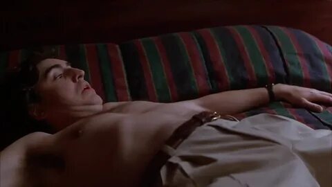 ausCAPS: Alfred Molina shirtless in Species