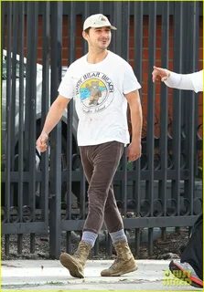 Shia LaBeouf Shows a Smile Before His Workout: Photo 3062244