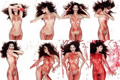 Kelly Brook showing her boobs & pussy covered in blood for E