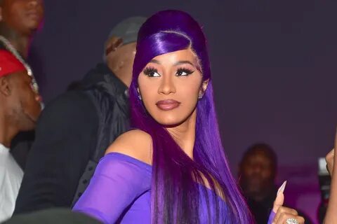 Cardi B планирует запустить линию косметики для волос