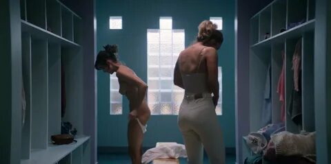 Alison Brie, Betty Gilpin, etc Nude & Sexy - Glow (2017) s01