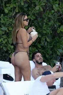 Busty Larsa Pippen Relaxes With A Mystery Man By The Pool In