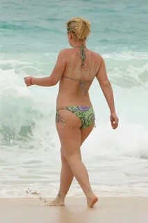 kelly clarkson in a bikini - RevJamesBJones