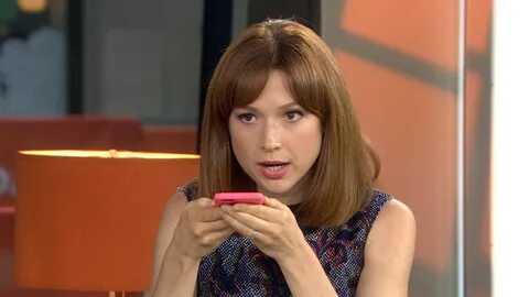 Siri gets sassy with Ellie Kemper, TODAY anchors