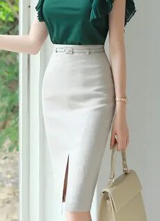 pencil skirt and tshirt outfit Pencil Skirt Casual, Pencil Skirt Outfits, D...