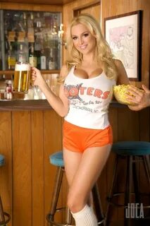 HOOTERS GIRL WITH A BEER Carver, Daniel, Cheer Picture Poses, Beer Girl, Ca...
