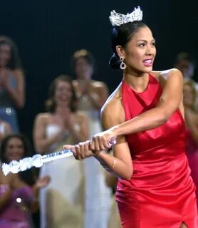 Miss America 2012 Winner Laura Kaeppeler and Past Pageant Wi