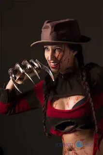 Fem Freddy Krueger Cosplay