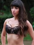 Hannah Simone Sexy Tits and Ass Photo Collection - Fappenist