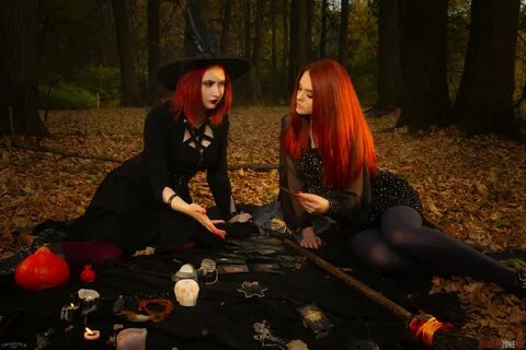 КОСПЛЕЙ-ХОРРОР: Рыжие ведьмы на Хэллоуин (ФОТО)
