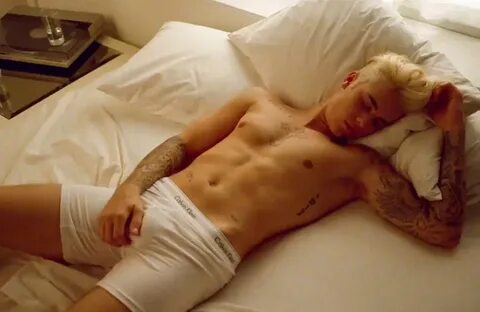 Justin Bieber posa de novo para a Calvin Klein, desta vez só