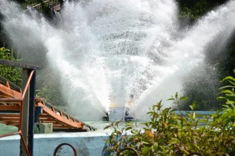 File:Essel World water splash ride - panoramio (1).jpg - Wik