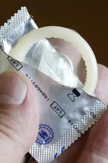 Картинка рука, презерватив, кондом, контрацепция, медицина 6