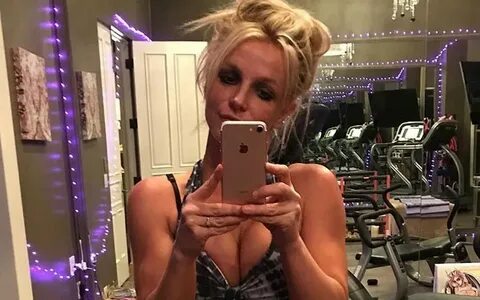 Britney Spears Bares All In Revealing Bathroom Selfie