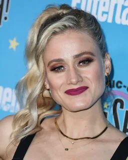 Olivia Taylor Dudley At Entertainment Weekly Comic Con Party