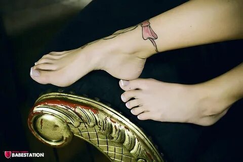 Ella Jolie Feet (5 images) - celebrity-feet.com