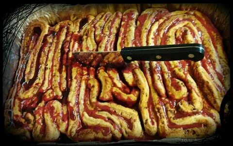 Cinnamon Roll intestine! Scary halloween food, Halloween des