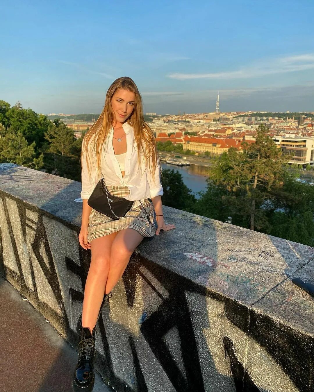 Alexis Crystal on Instagram: "Praha krásná, Praha má! 🇨 🇿 ☀ ️❤"...