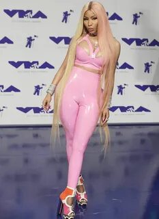 VMAs 2017: Nicki Minaj suffers embarrassing CAMEL TOE in boo